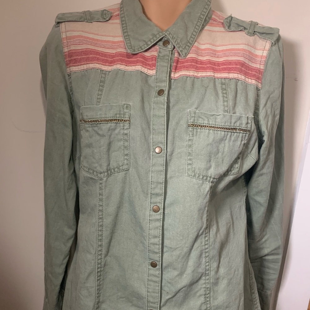 Maurice’s long sleeve olive button up w/ pink